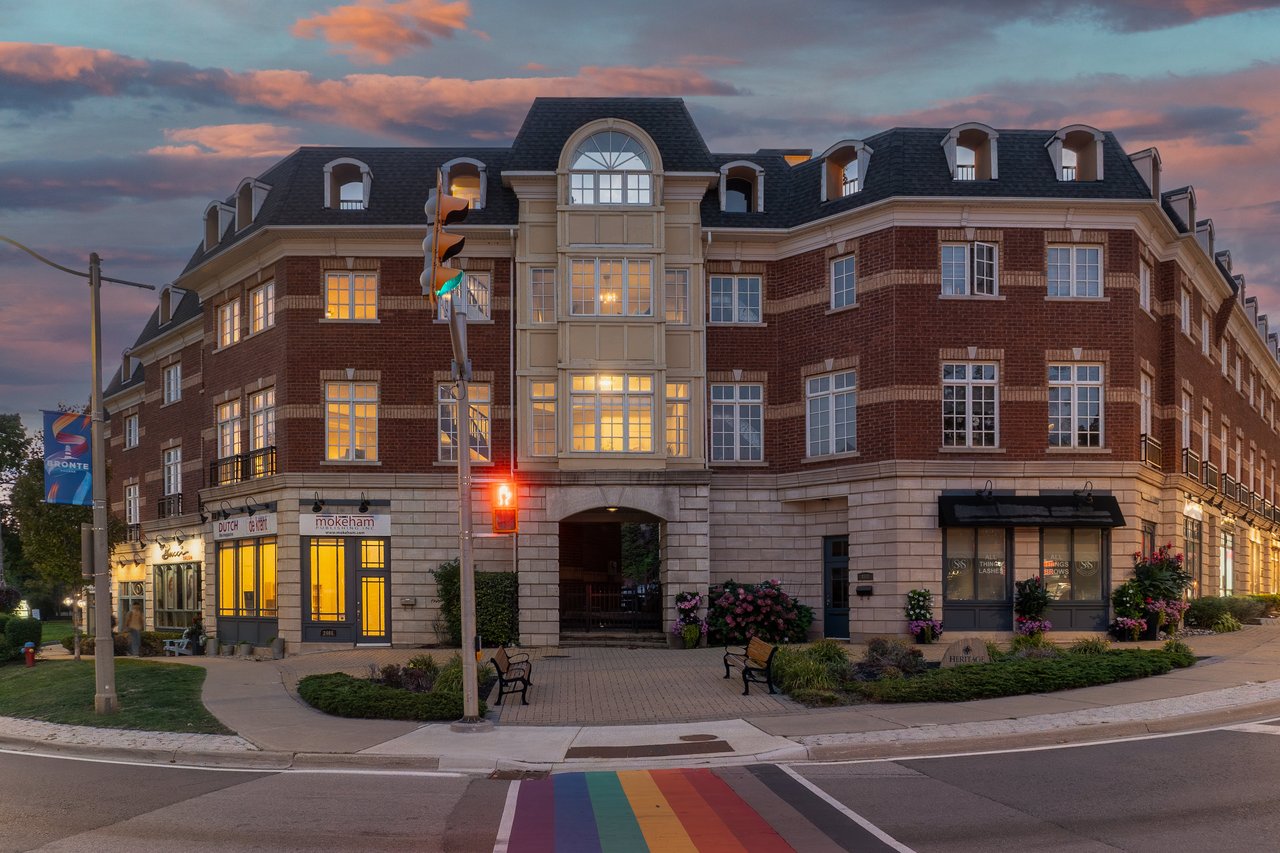 8-120 Bronte Road, Oakville 