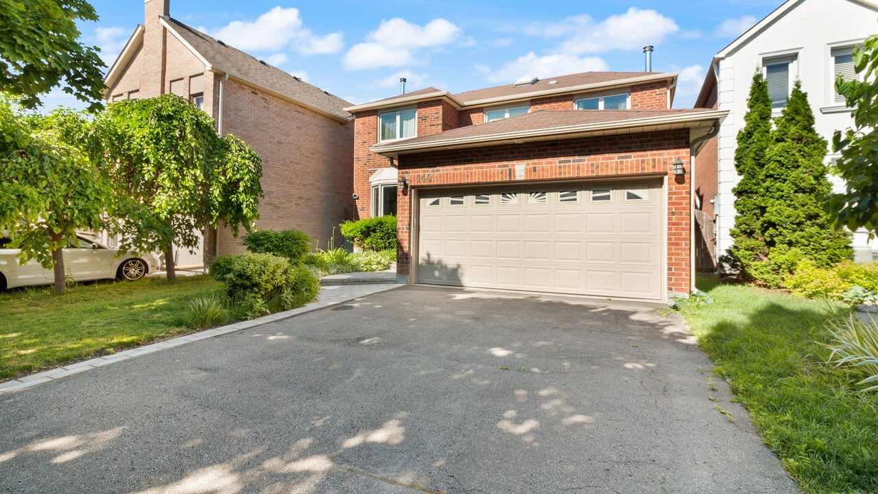 149 Roseborough Crescent