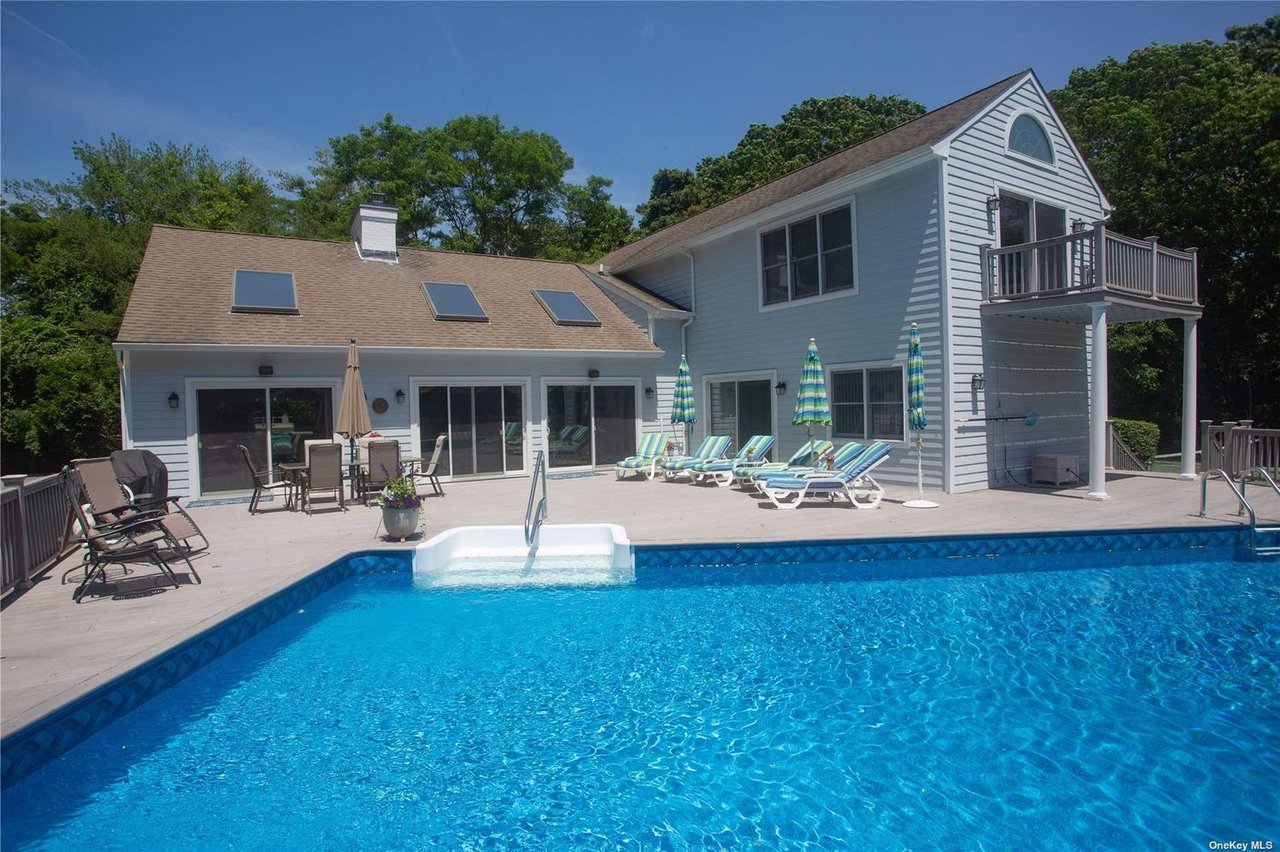 7 Plume Grass Way