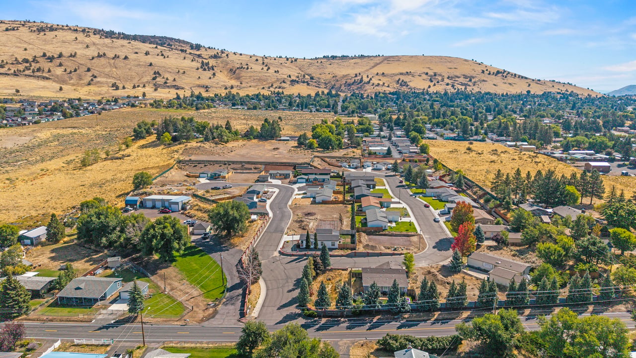 Aerial view of Homedale Terrace and the surrounding Klamath Falls, Oregon landscape