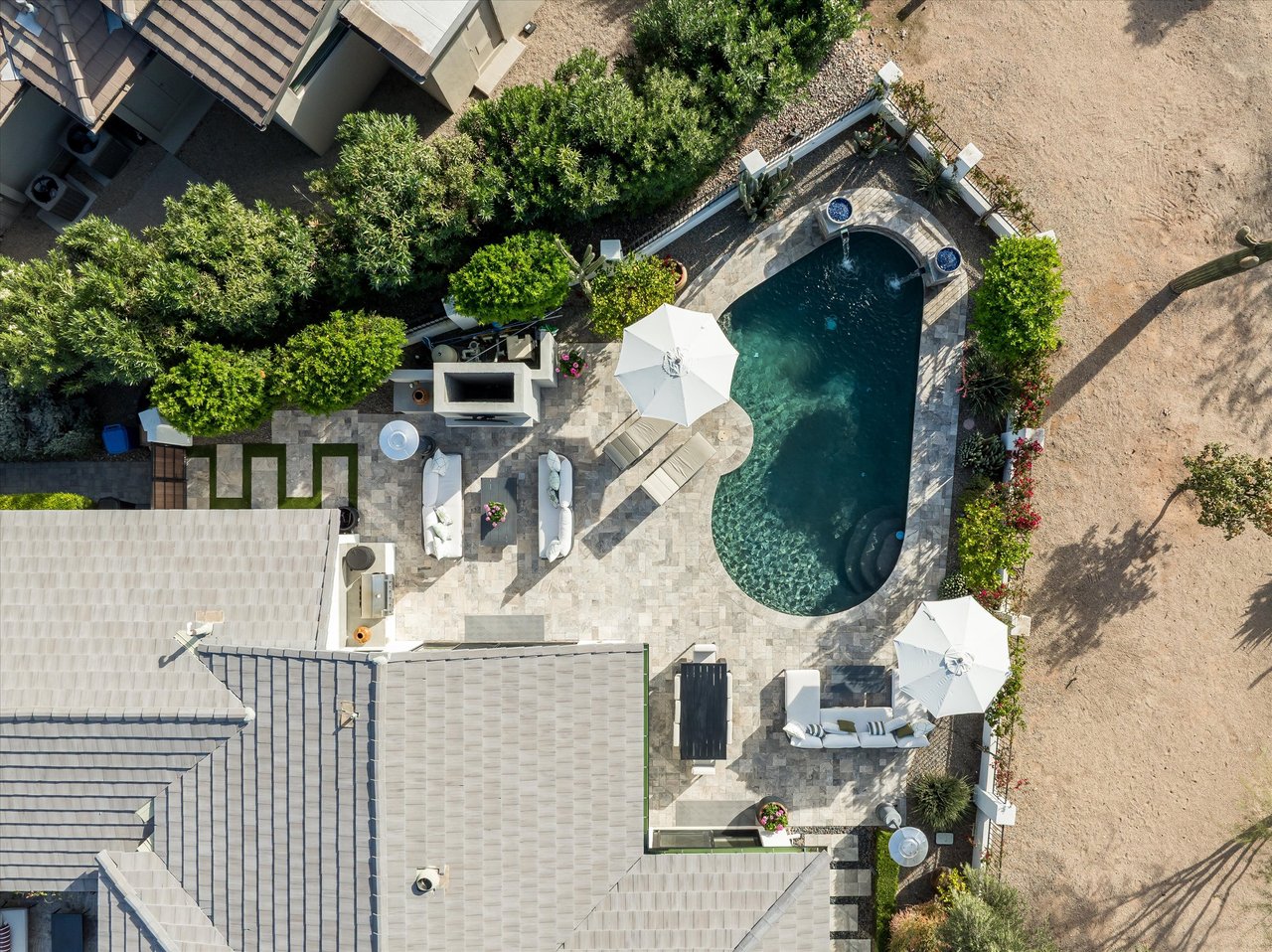 5635 E LINCOLN Drive 33
