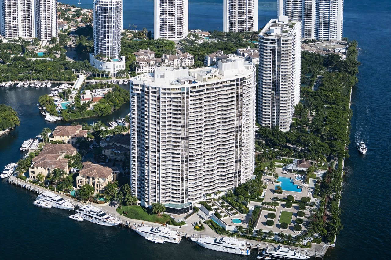 Williams Island 1000 (Williams Island complex)