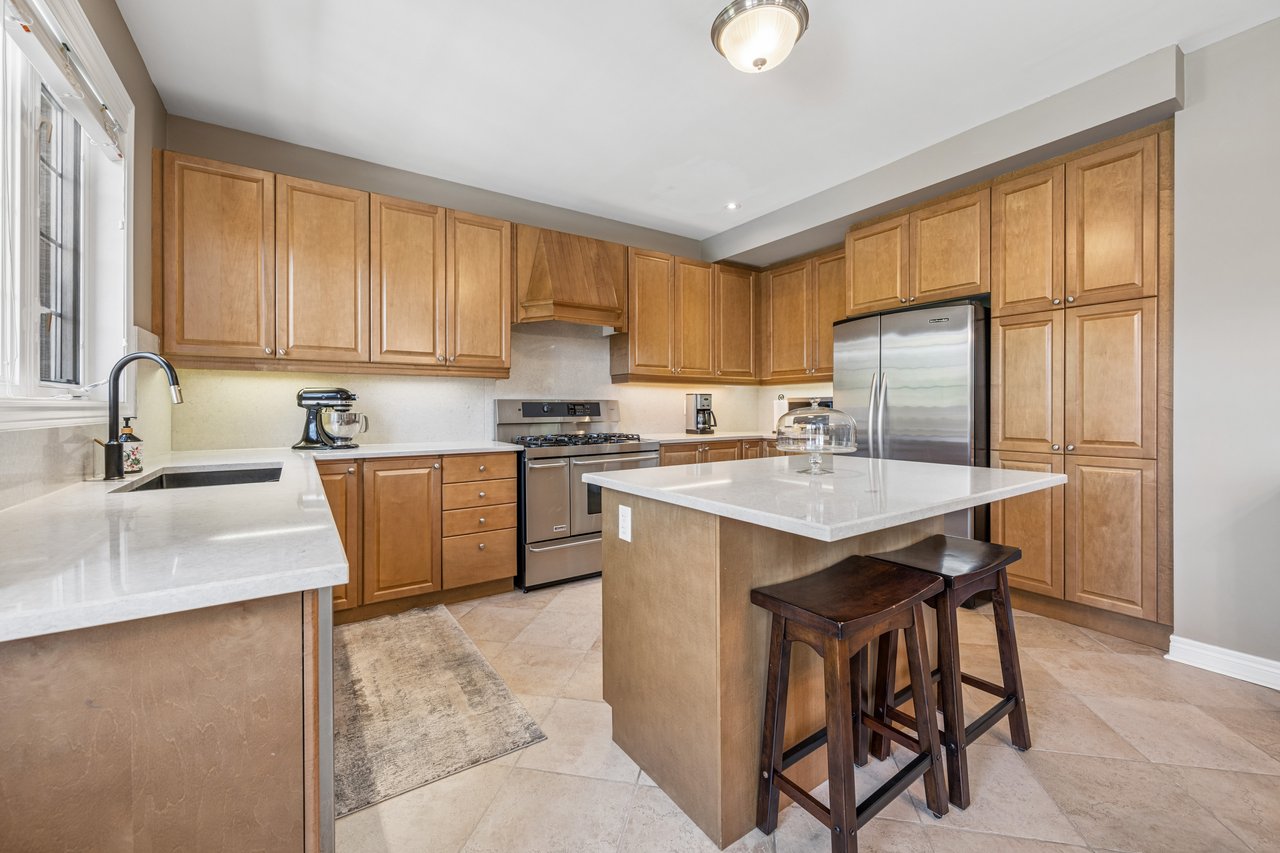 2283 Briargrove Circle, Oakville, ON