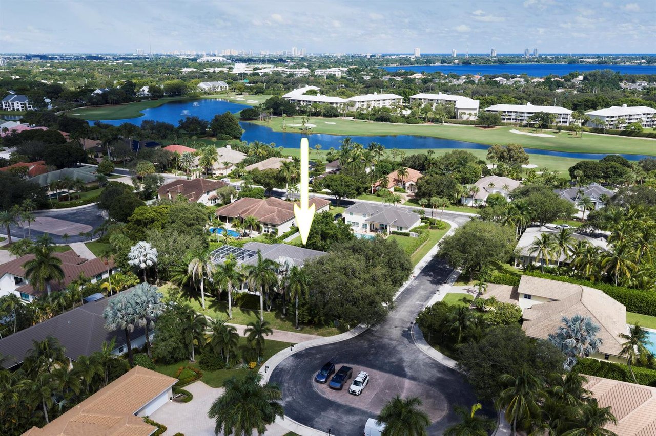 2557 Seminole Circle