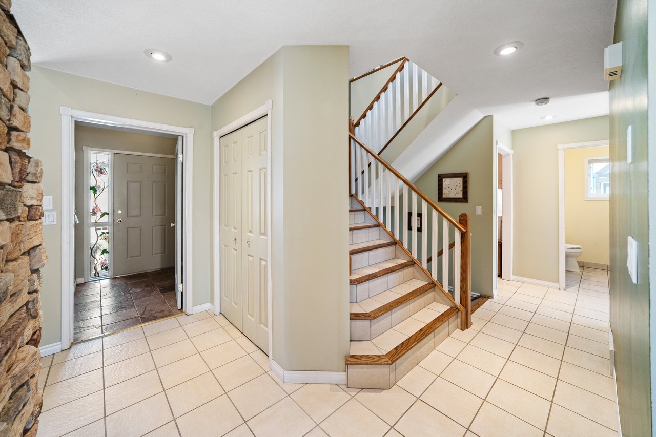330 Canyon Close