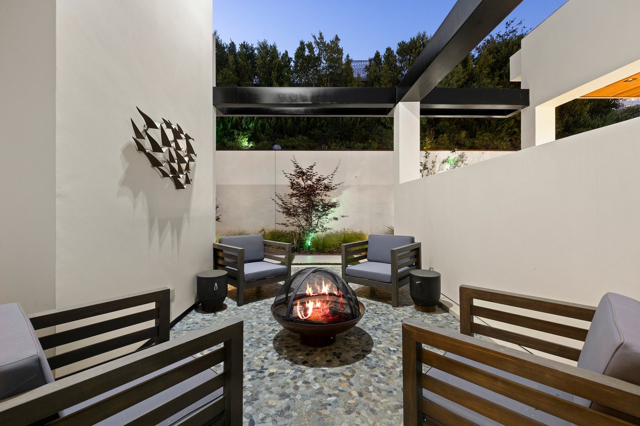 9211 Nightingale Dr, Hollywood Hills