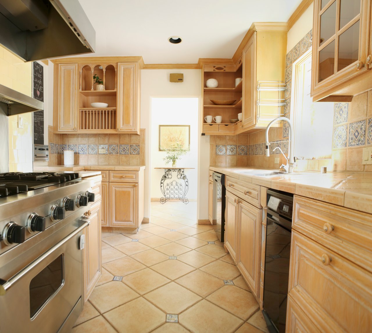Casa Serena, N La Peer Dr, 90048
