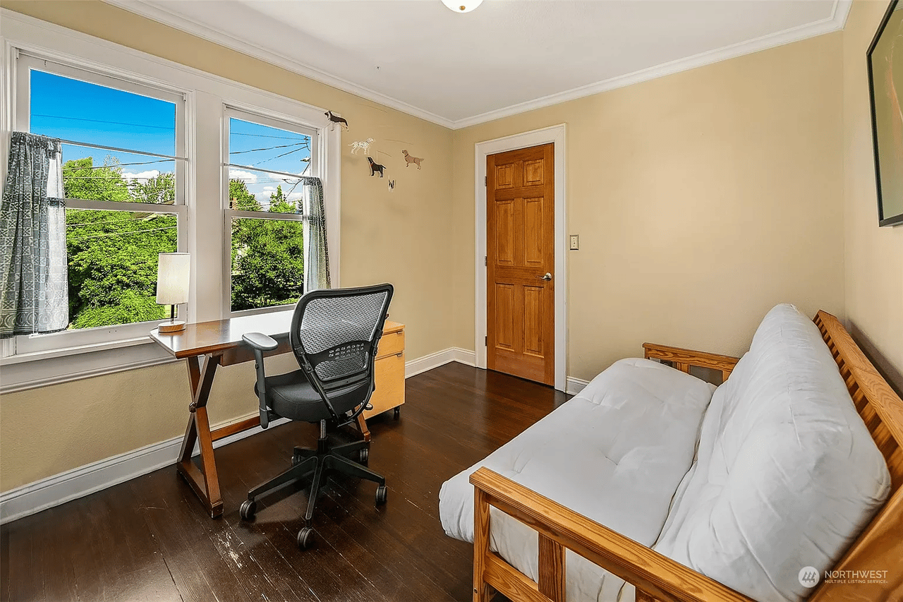 5529 Kenwood Place N