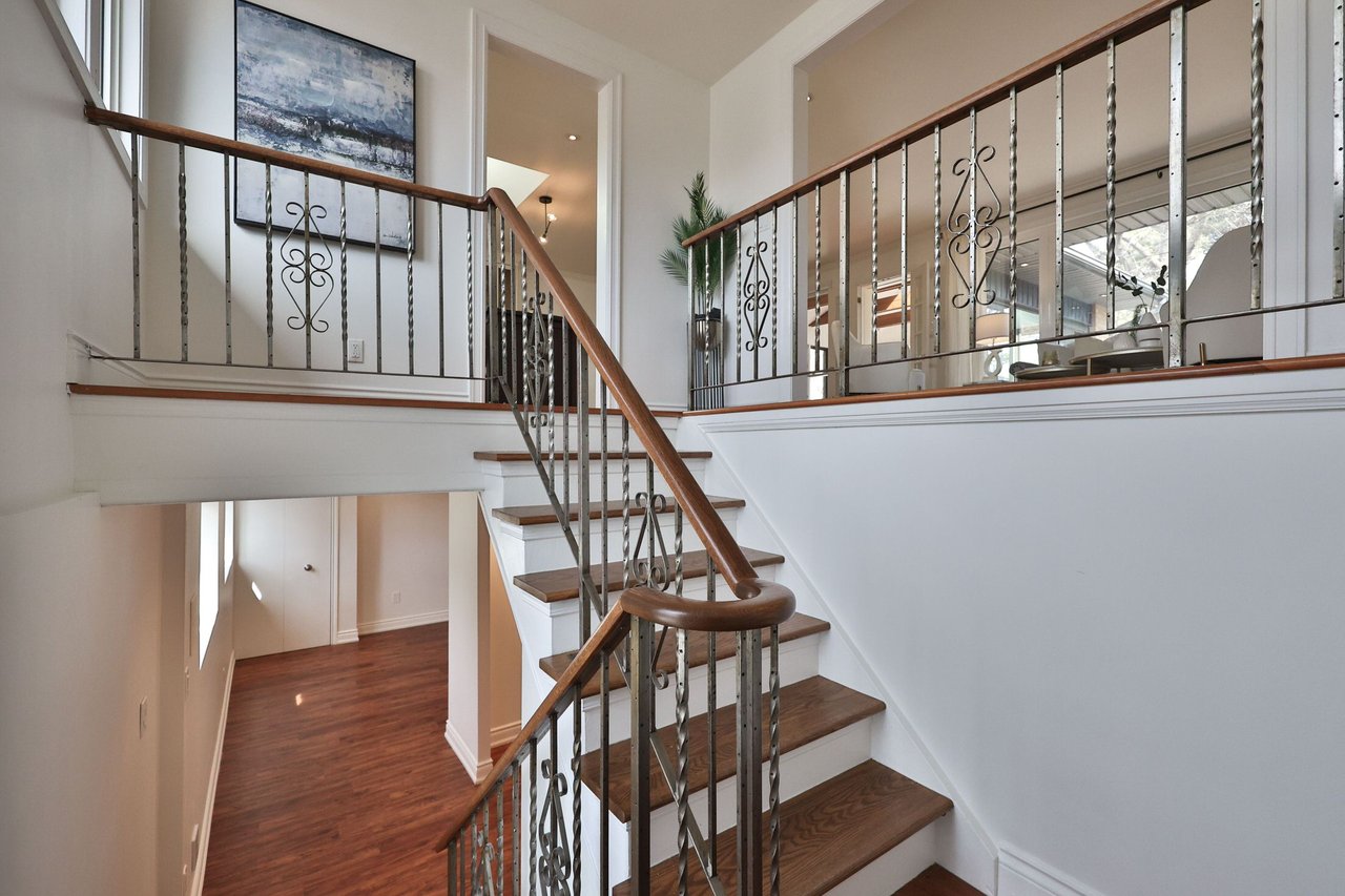 1439 Larchview Trail