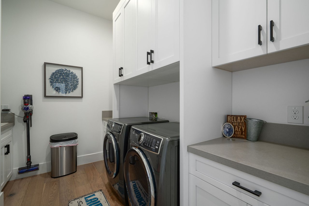 3226 E GLENROSA Avenue