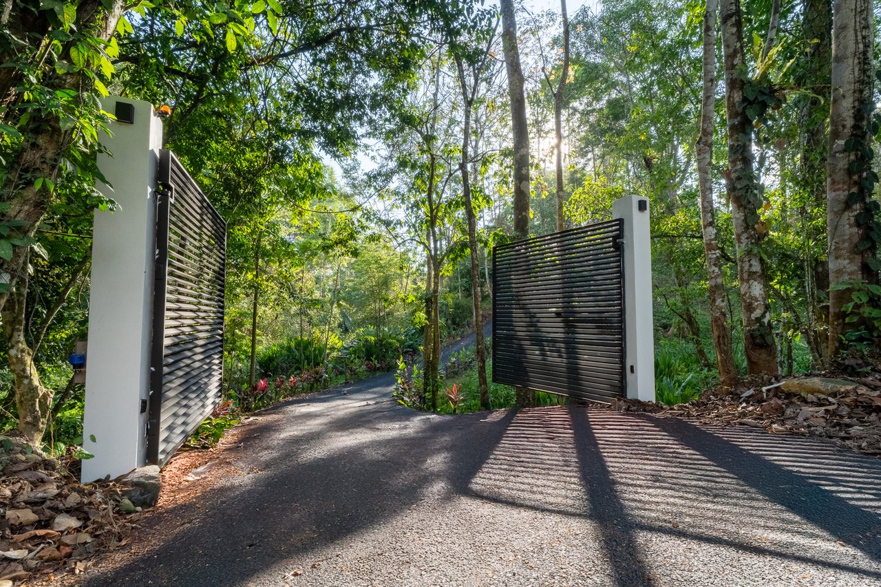 Casa Escondida, Contemporary Villa with Guest Suite