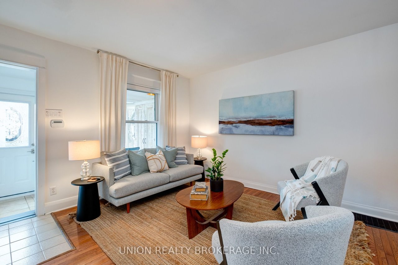 16 Pickering St