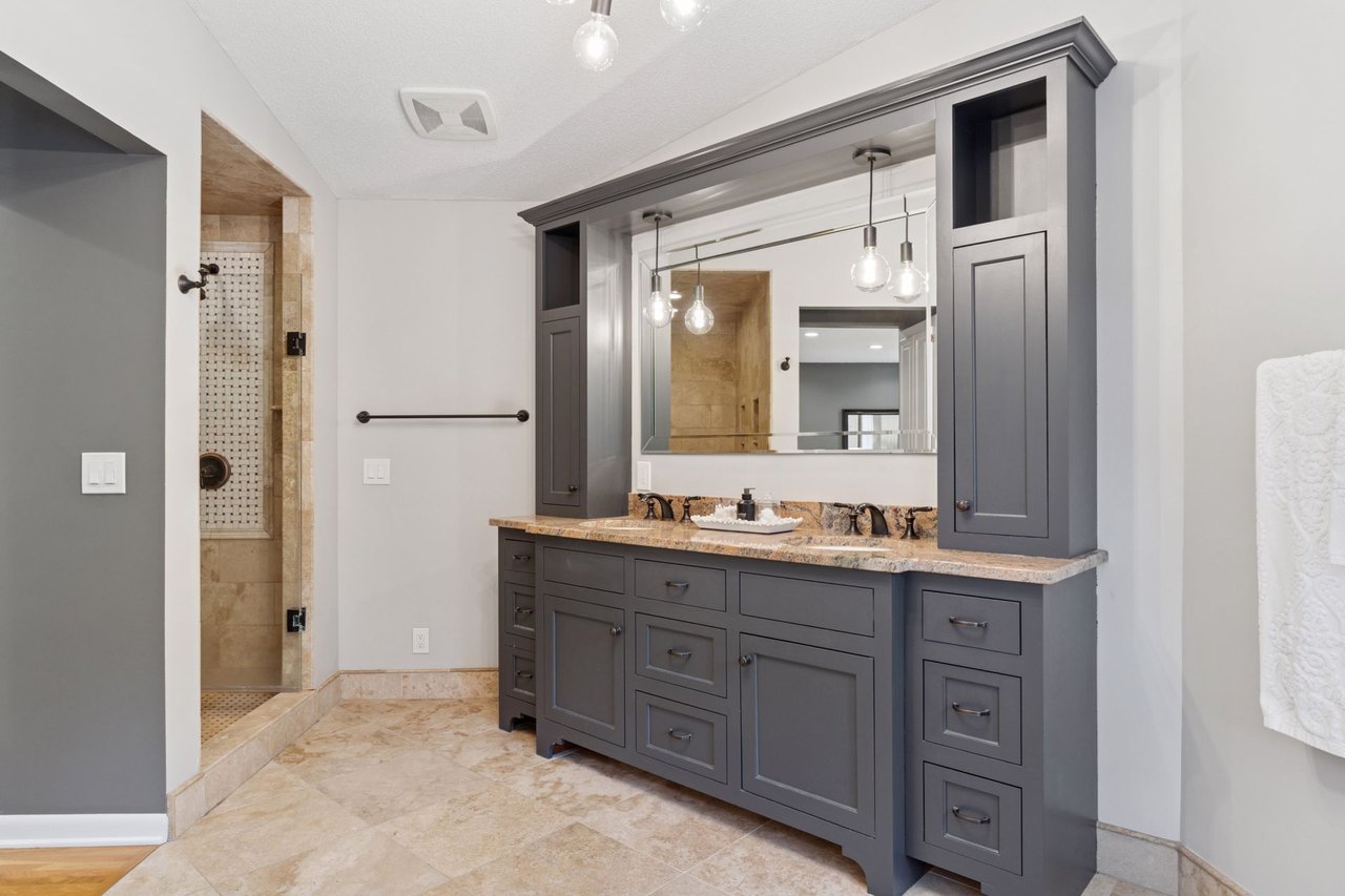 *PENDING* 4516 Vandervork Ave, Edina