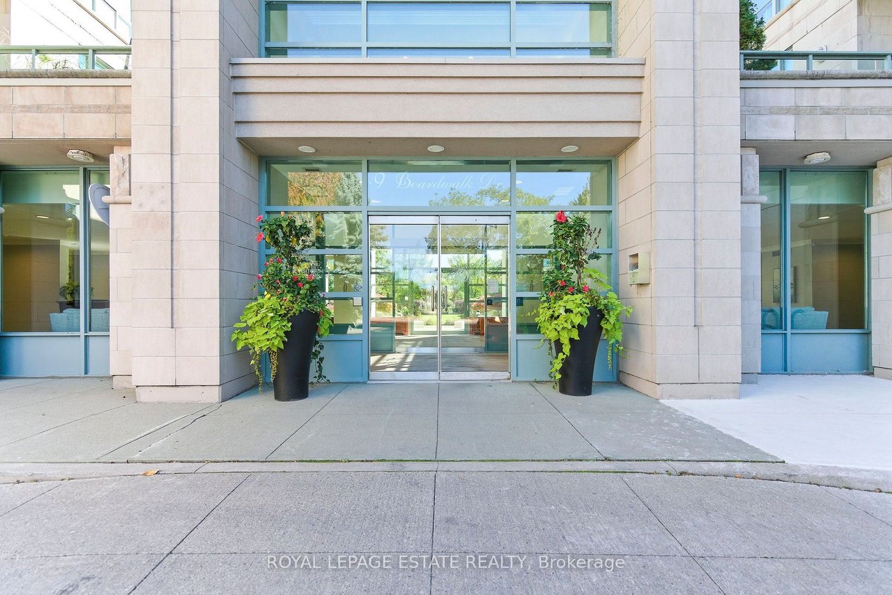 PENTHOUSE MADE FOR WATERFRONT LIVING