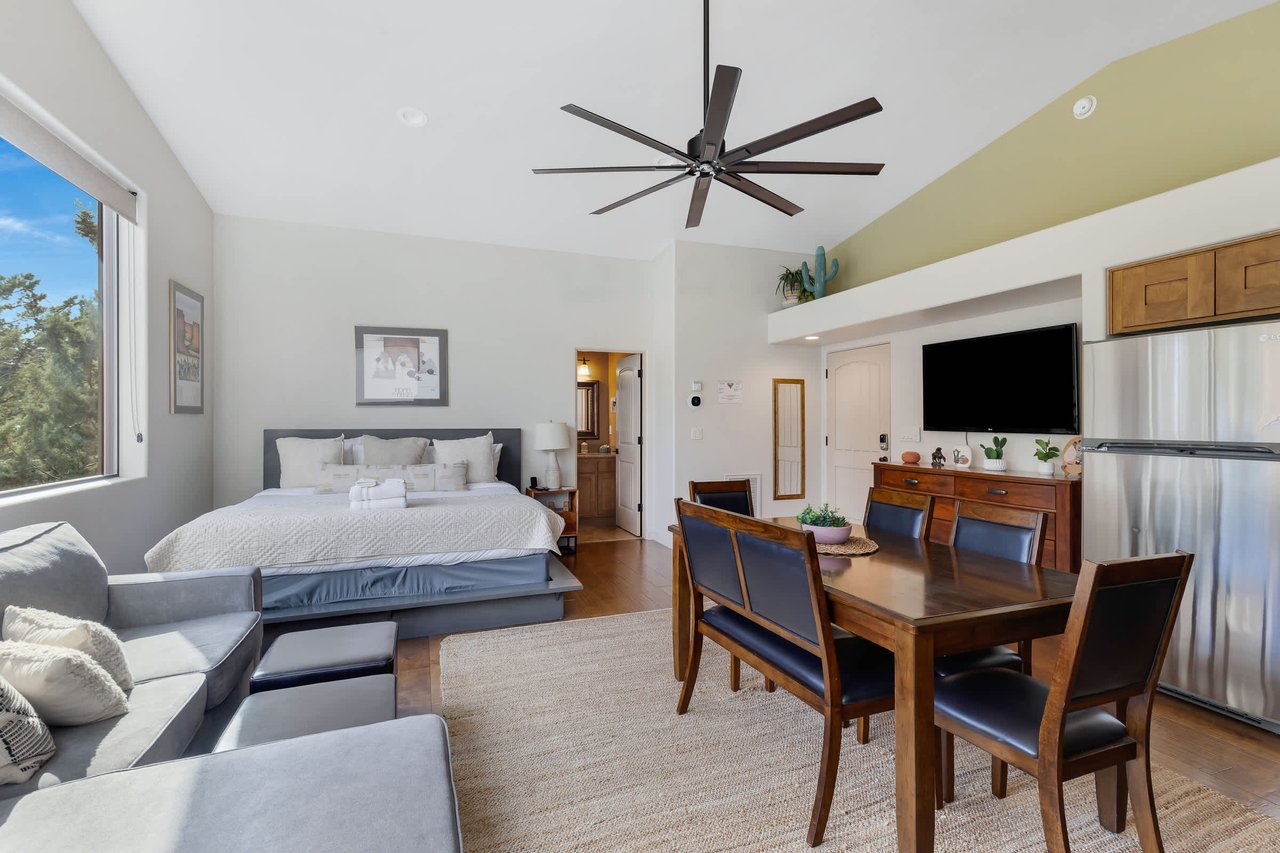 Mammoth Rock Lodge-New Family Home Remodeled, 2 Hot Tubs & Game Room