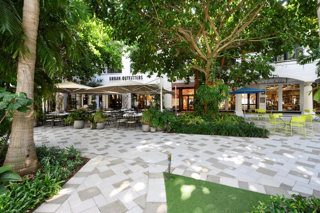 2557 Seminole Circle