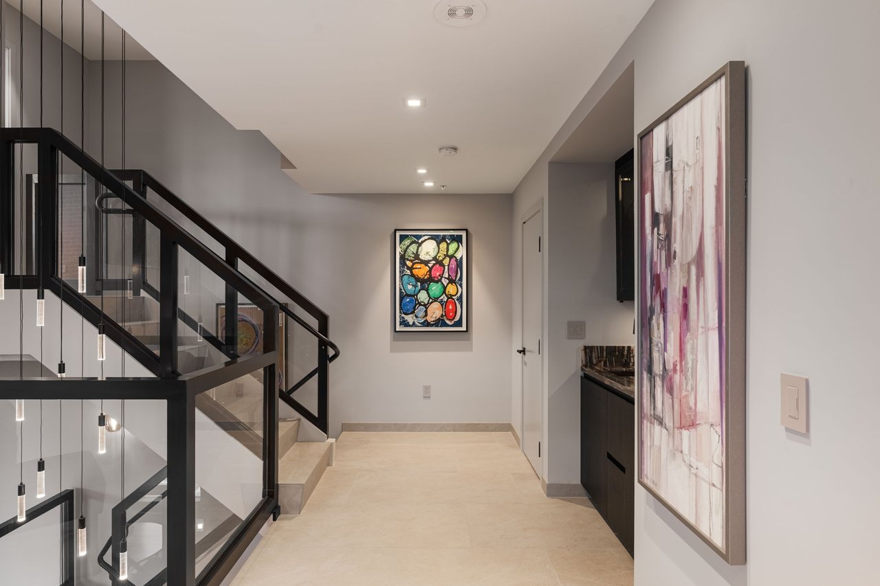 555 Front St, Unit 204