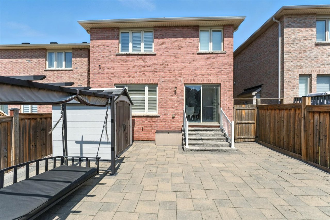 17 Holroyd St