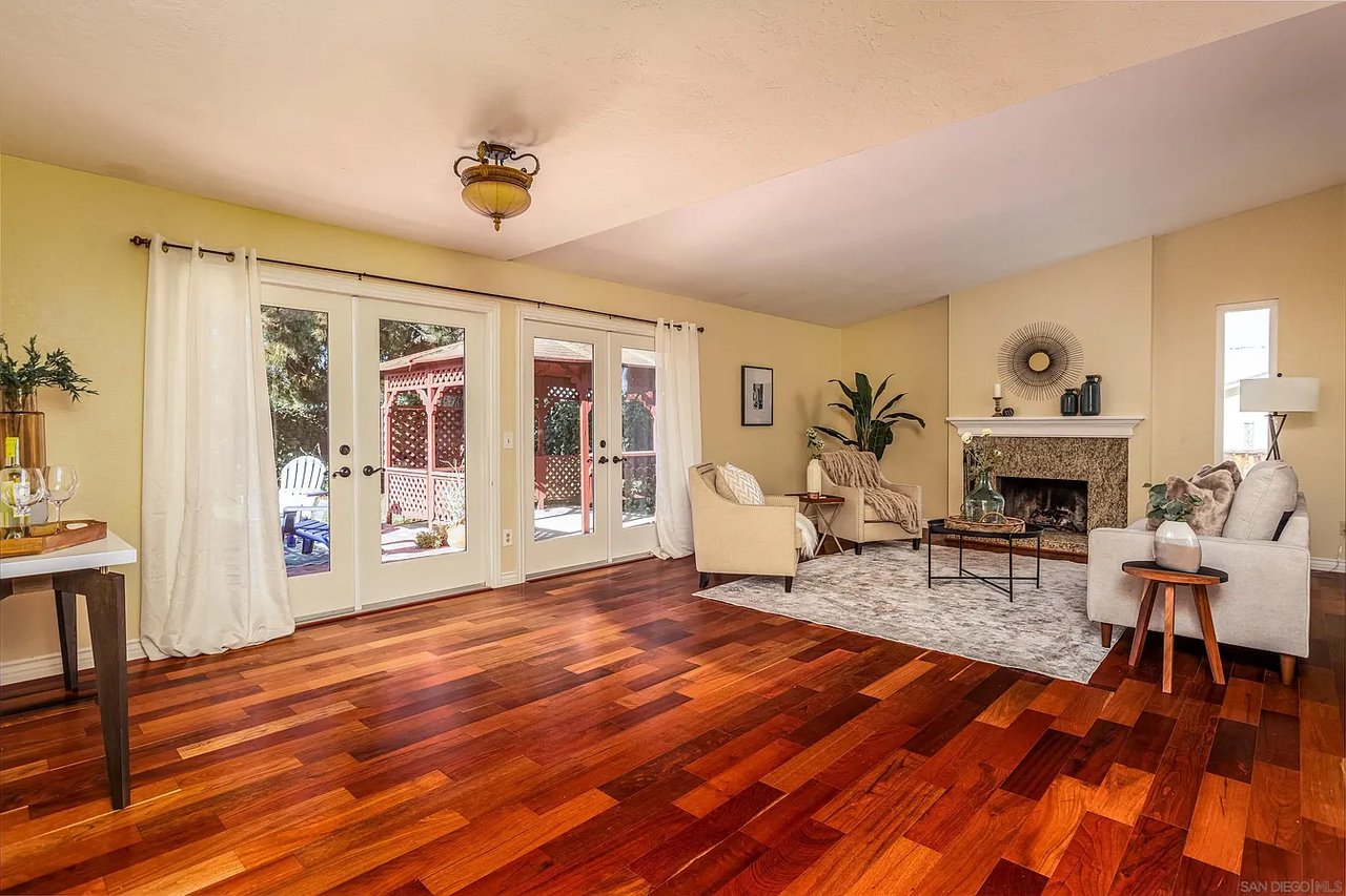 10803 Avenida Catherina