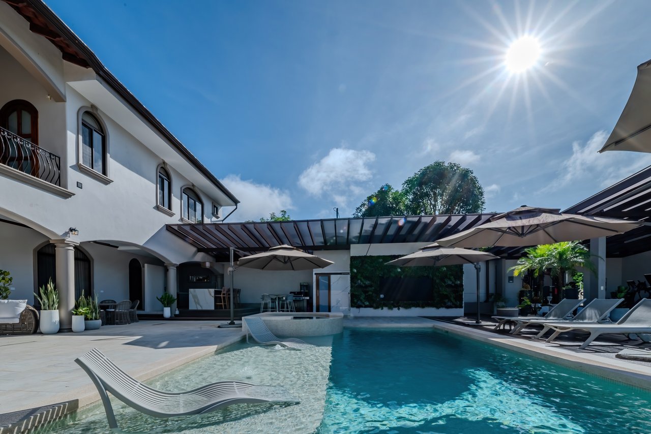 Luxury Home with Pool, Bar Area & Resort-Level Amenities | 5br, 4ba in Perez Zeledon 