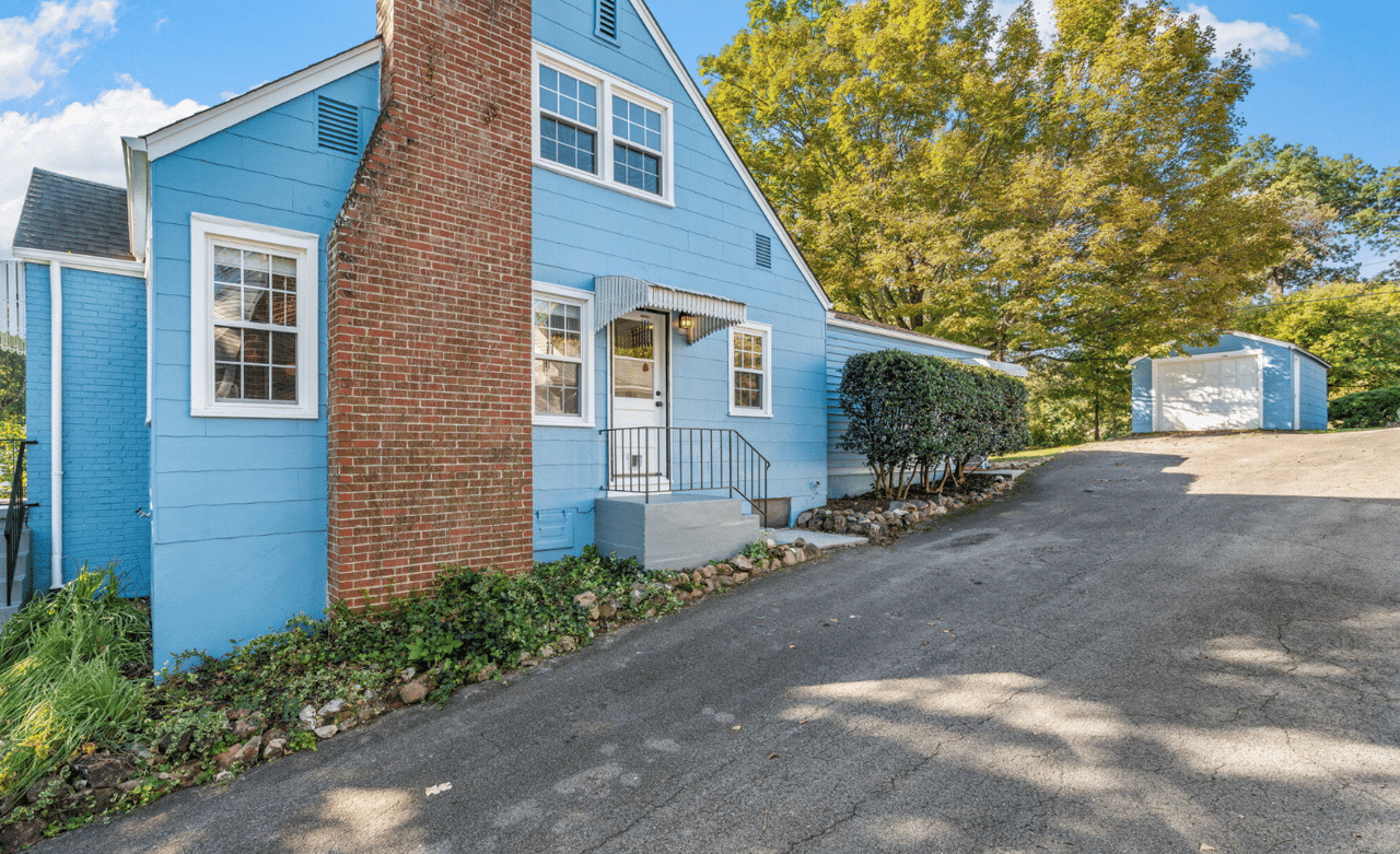 2437 Kennington Road