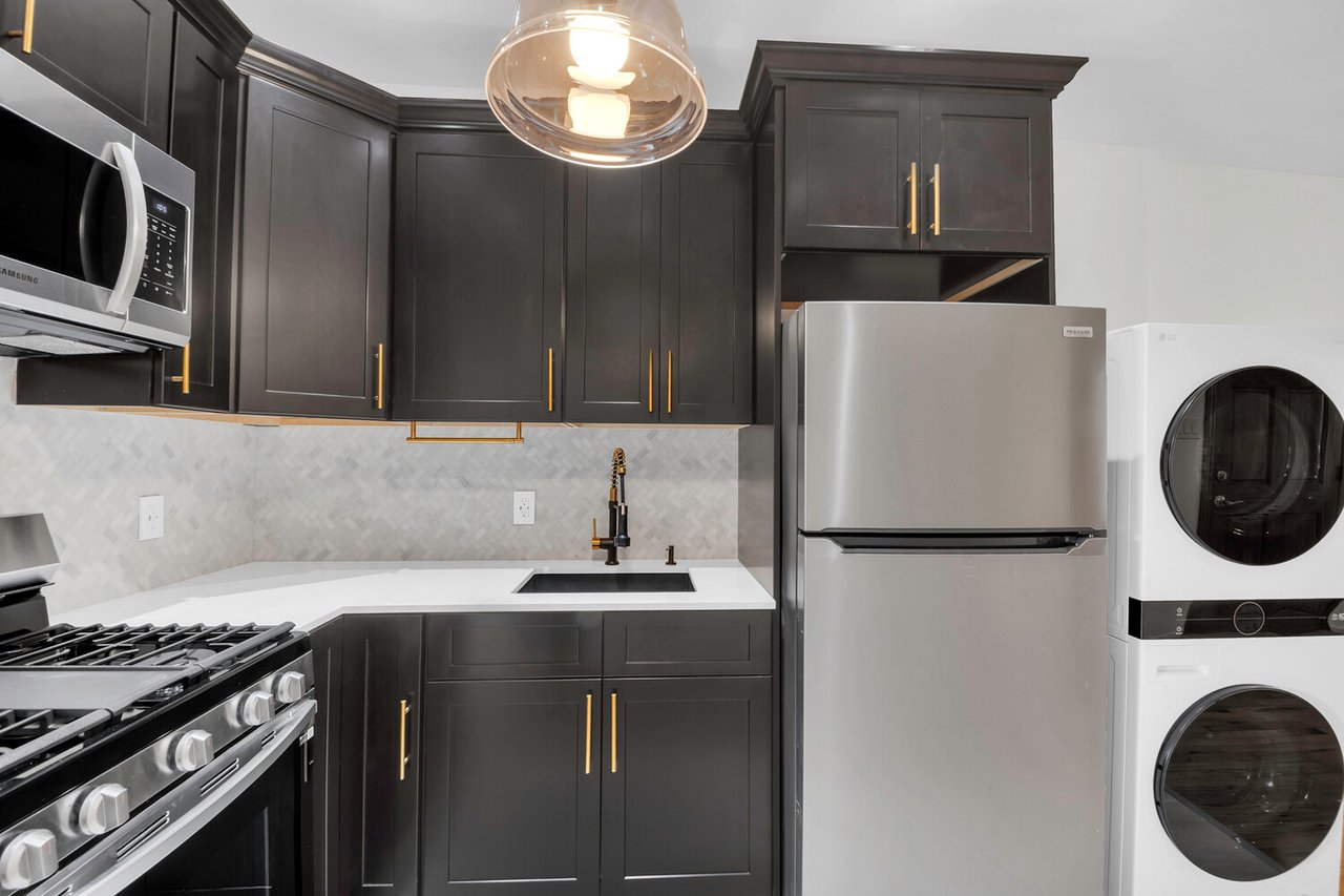 545 Quincy Street Unit: 3