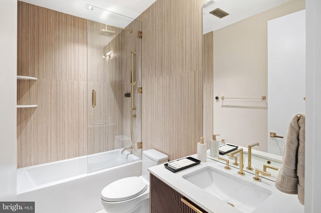 2017 Sansom St, Philadelphia, PA 19103