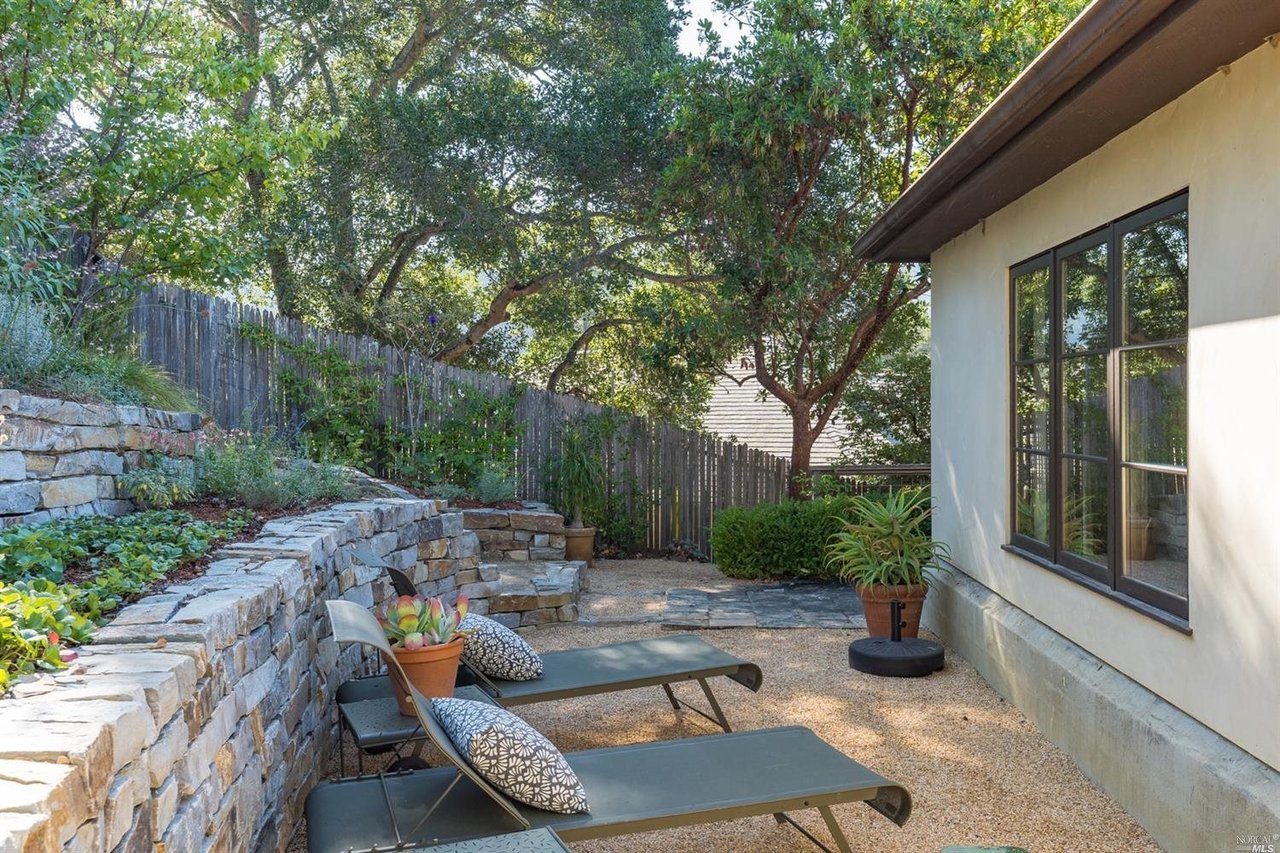 85 Austin Ave