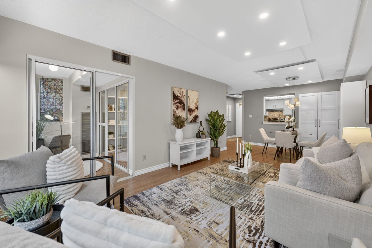 221 - 1001 Cedarglen Gate