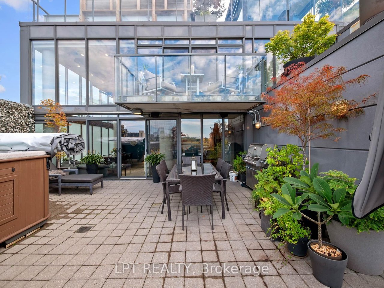 PENTHOUSE LUXURY IN KING WEST