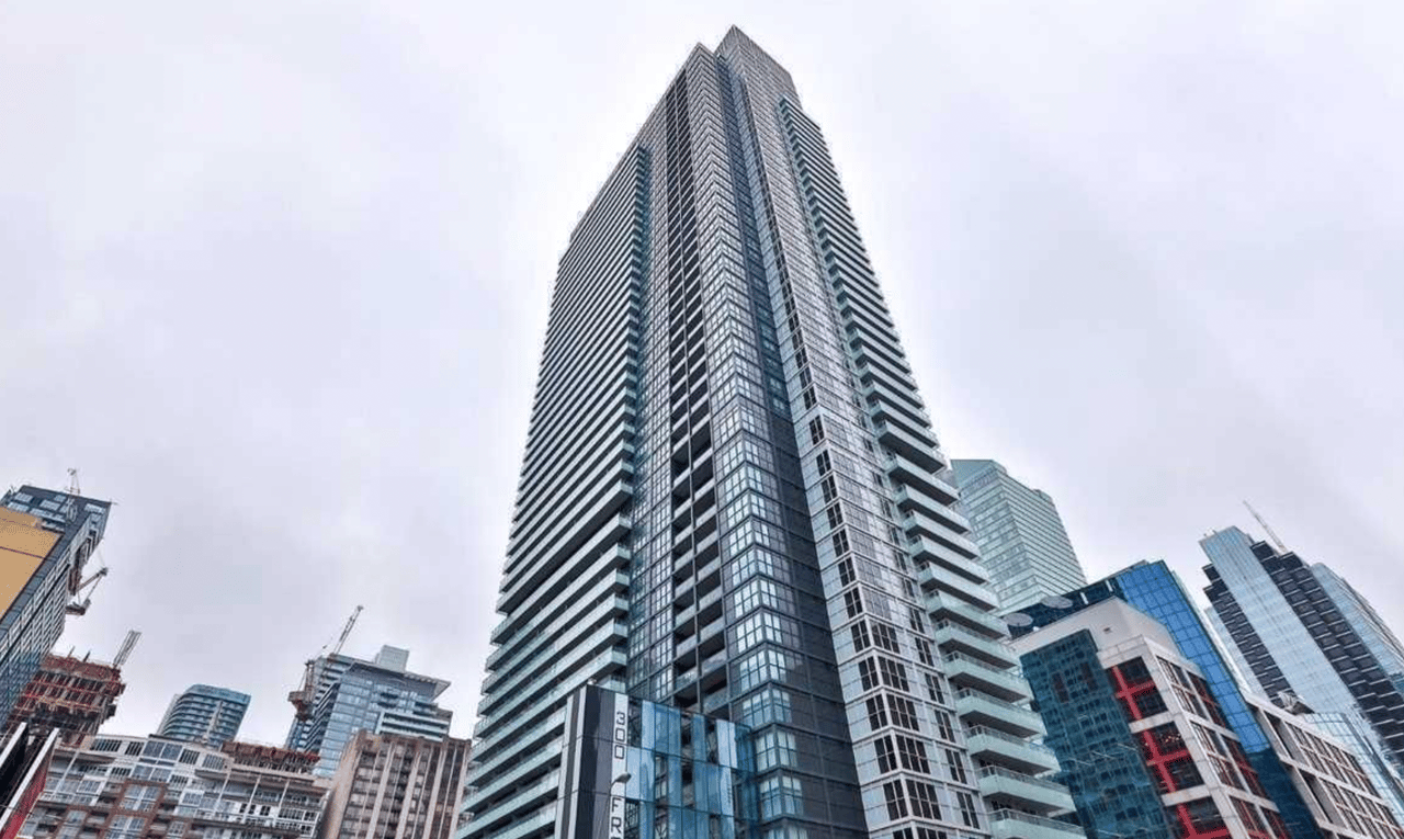 300 Front St W #2512