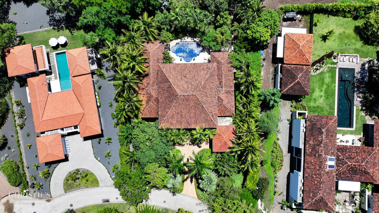 Golf-Front Tuscan-Style Estate – Villa Tuscana