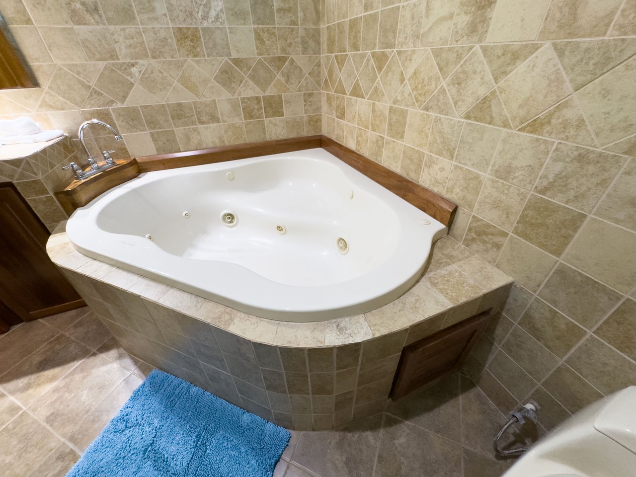 Turn-Key Jungle Retreat Home in Manuel Antonio