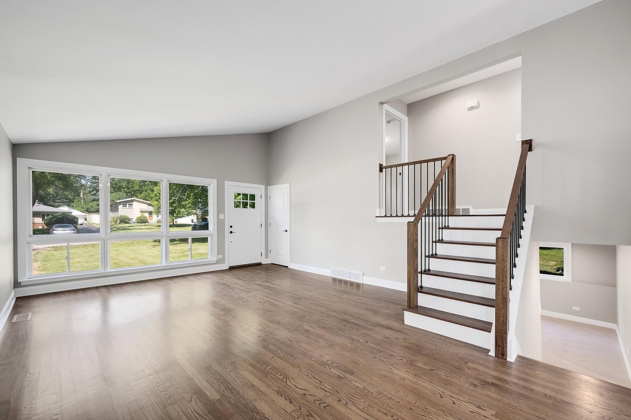 1N535 Park Blvd, Glen Ellyn IL – Fully Renovated Split-Level on Nearly Half an Acre Listed at $475,900