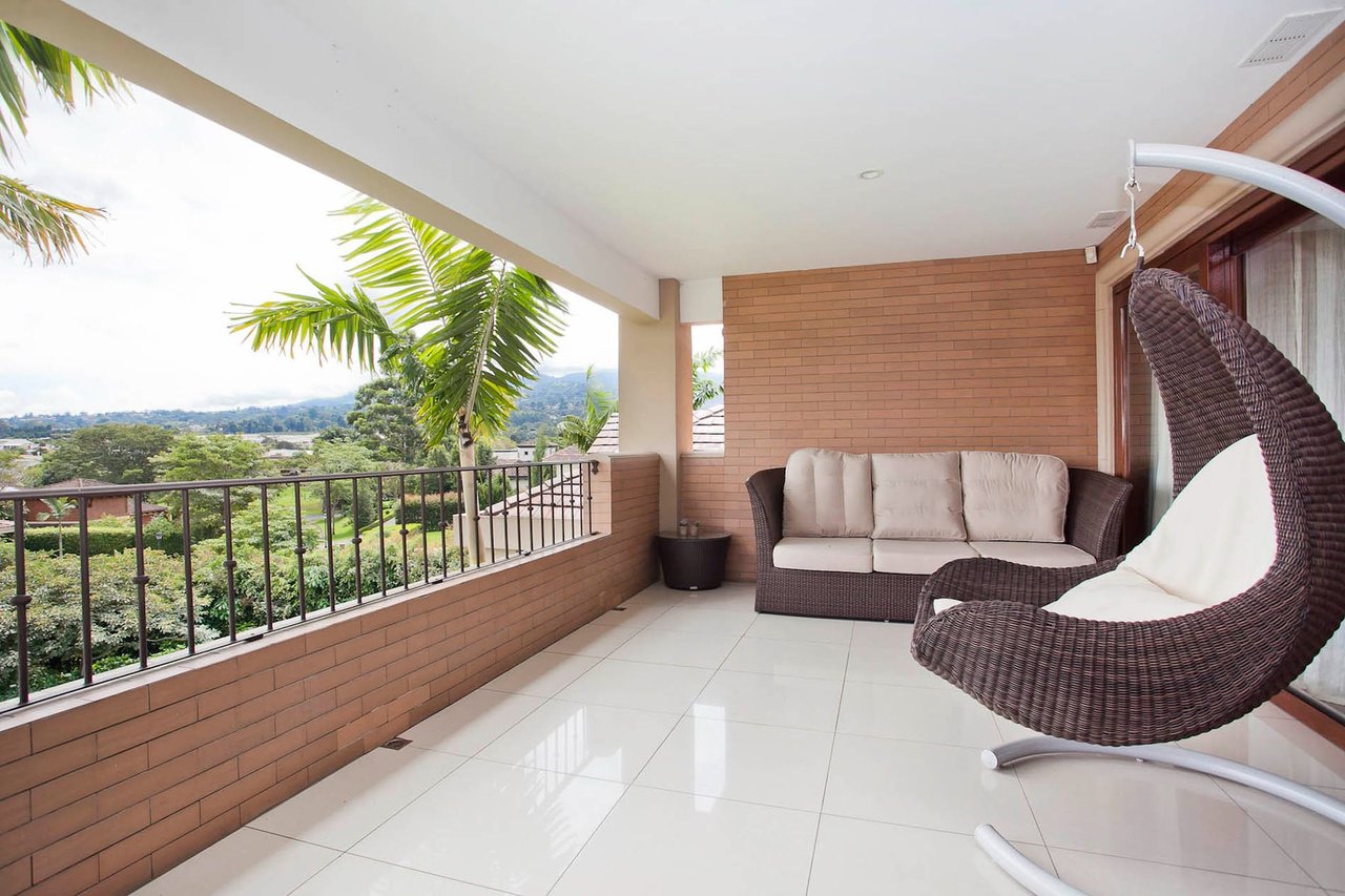 Classic Colonial Garden Estate, Curridabat, San Jose