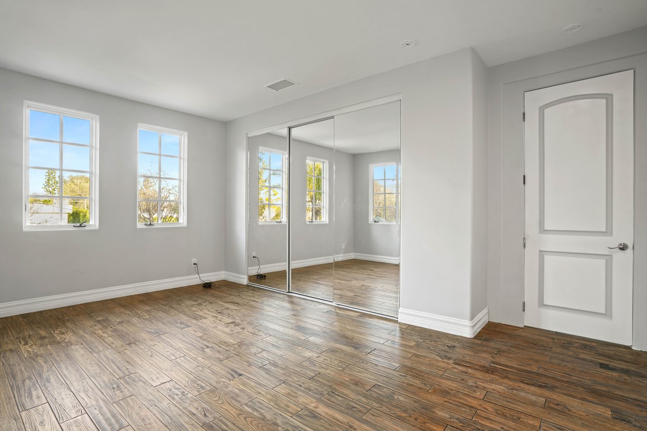 5309 Louise Ave, Encino