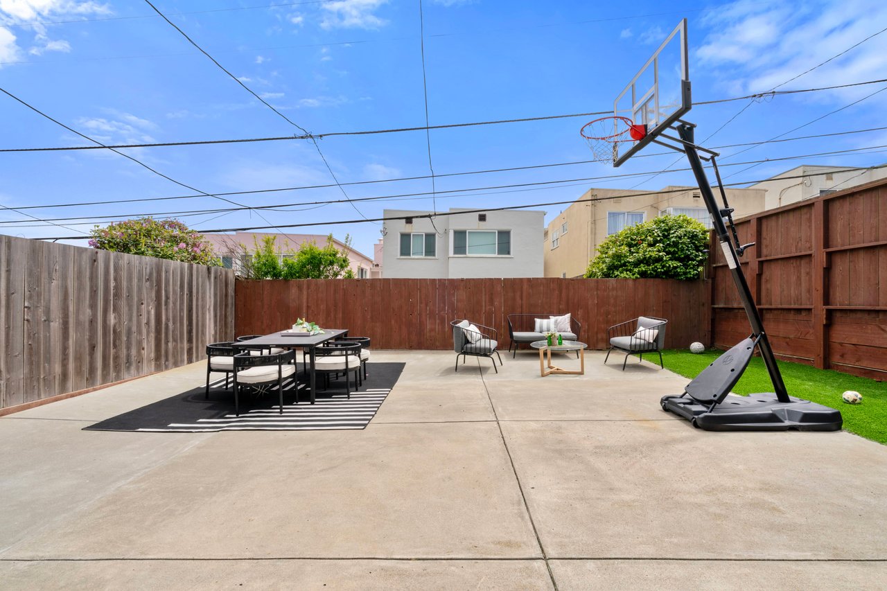 23 Fernwood Ave