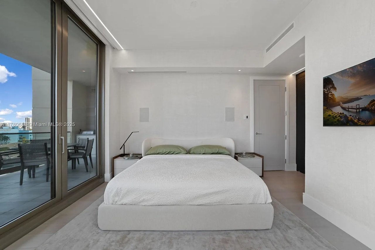 17975 Collins Ave #N701