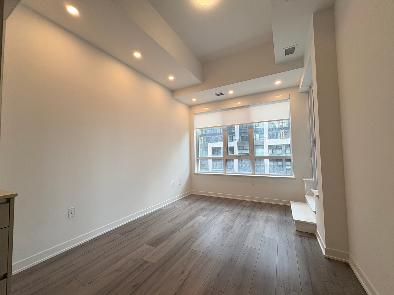 395 Dundas Street W Unit: 223