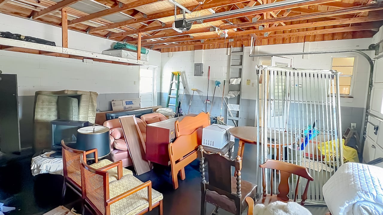 Mid-Century Modern 4-Bedroom in Dommerich Hills, Maitland