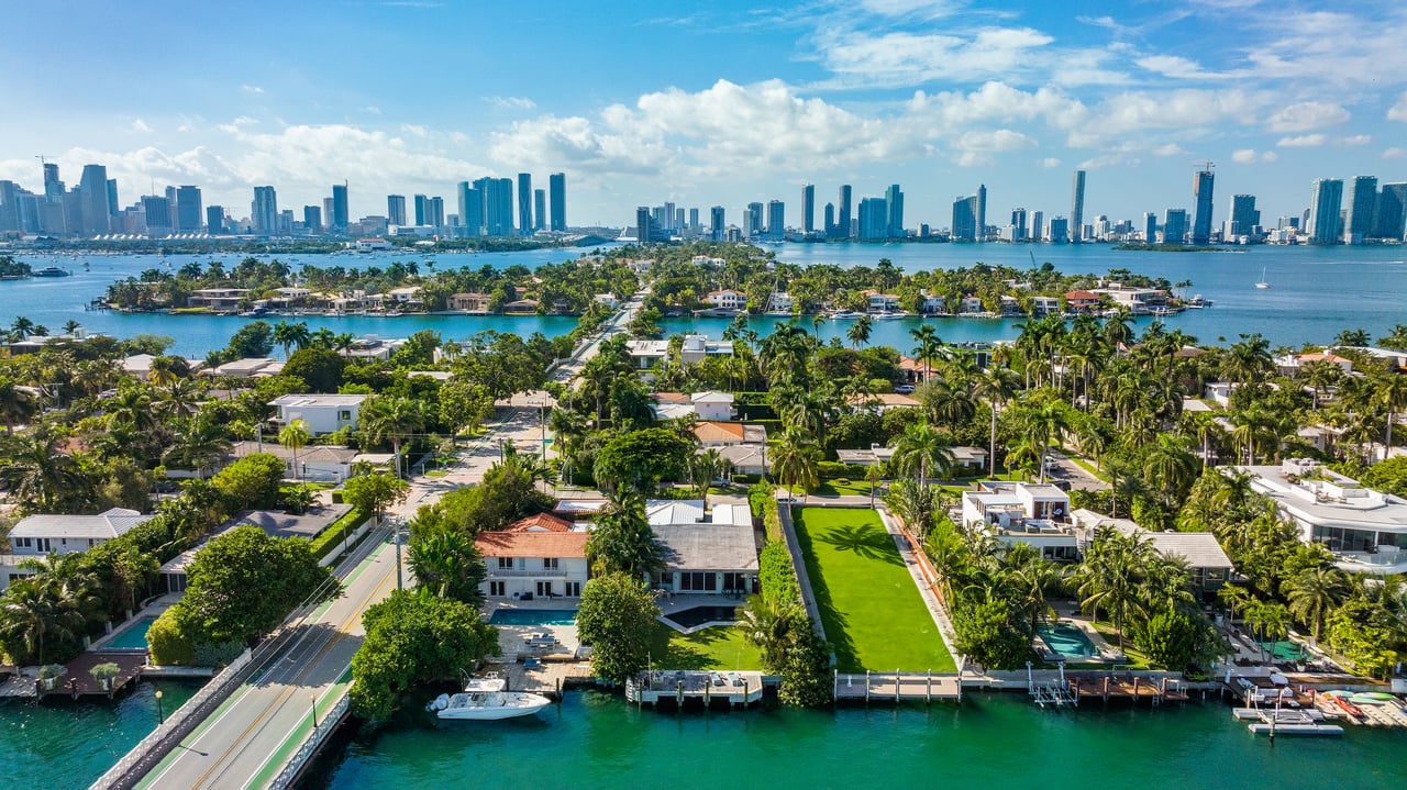 441 E Dilido Dr
