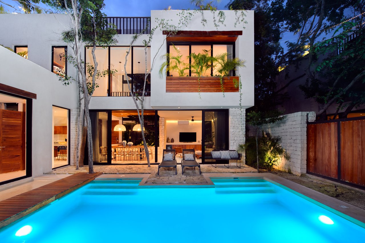 Casa Lydia | 3BR Villa w/ Walk-Out Pool Suite