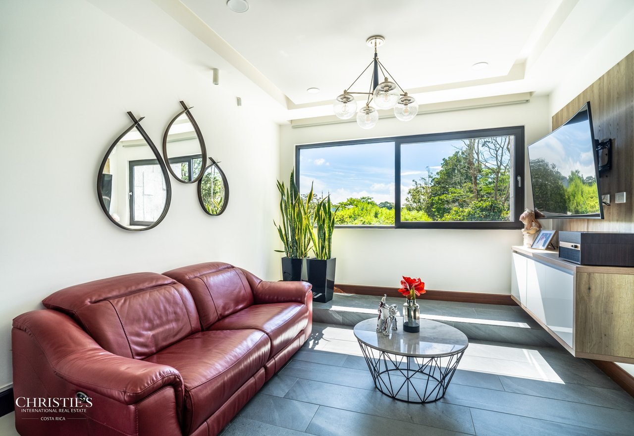 Modern Elegance with Panoramic Views – Exclusive Las Gemas Residence