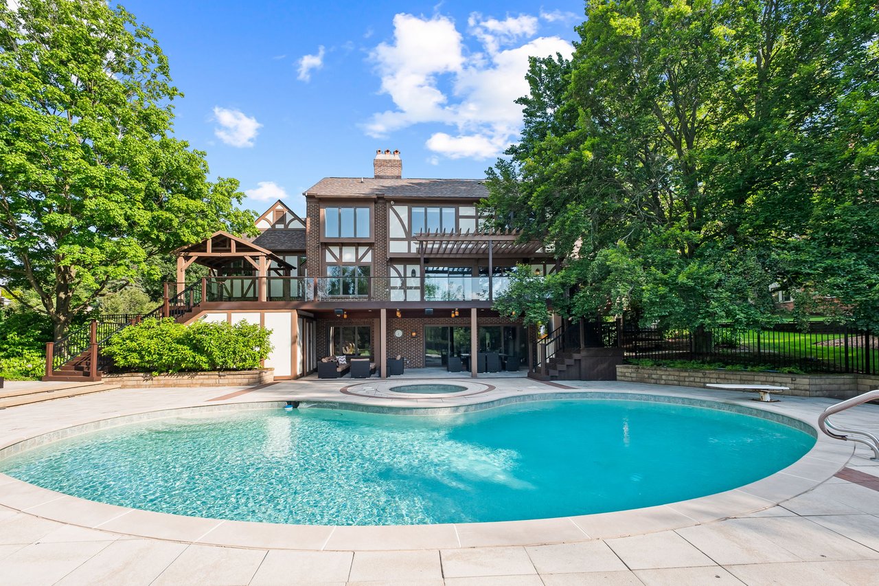 260 Woodwind Dr, Bloomfield Hills