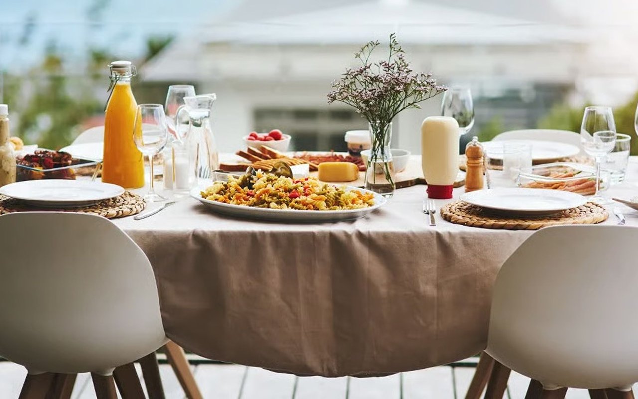 6 Steps to Setting the Perfect Summer Table