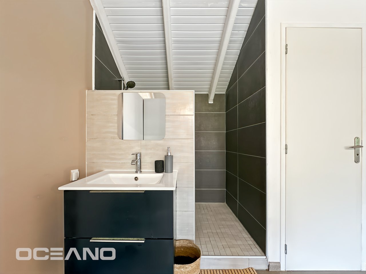 Cozy Home with Mezzanine and Large Terrace – Orient Bay