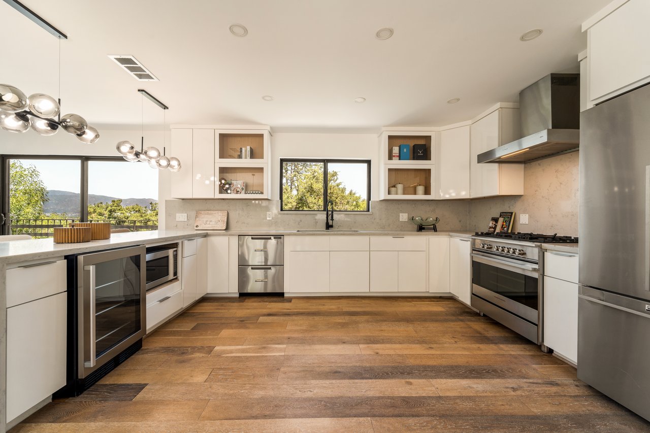 11587 Sunshine Ter, Studio City