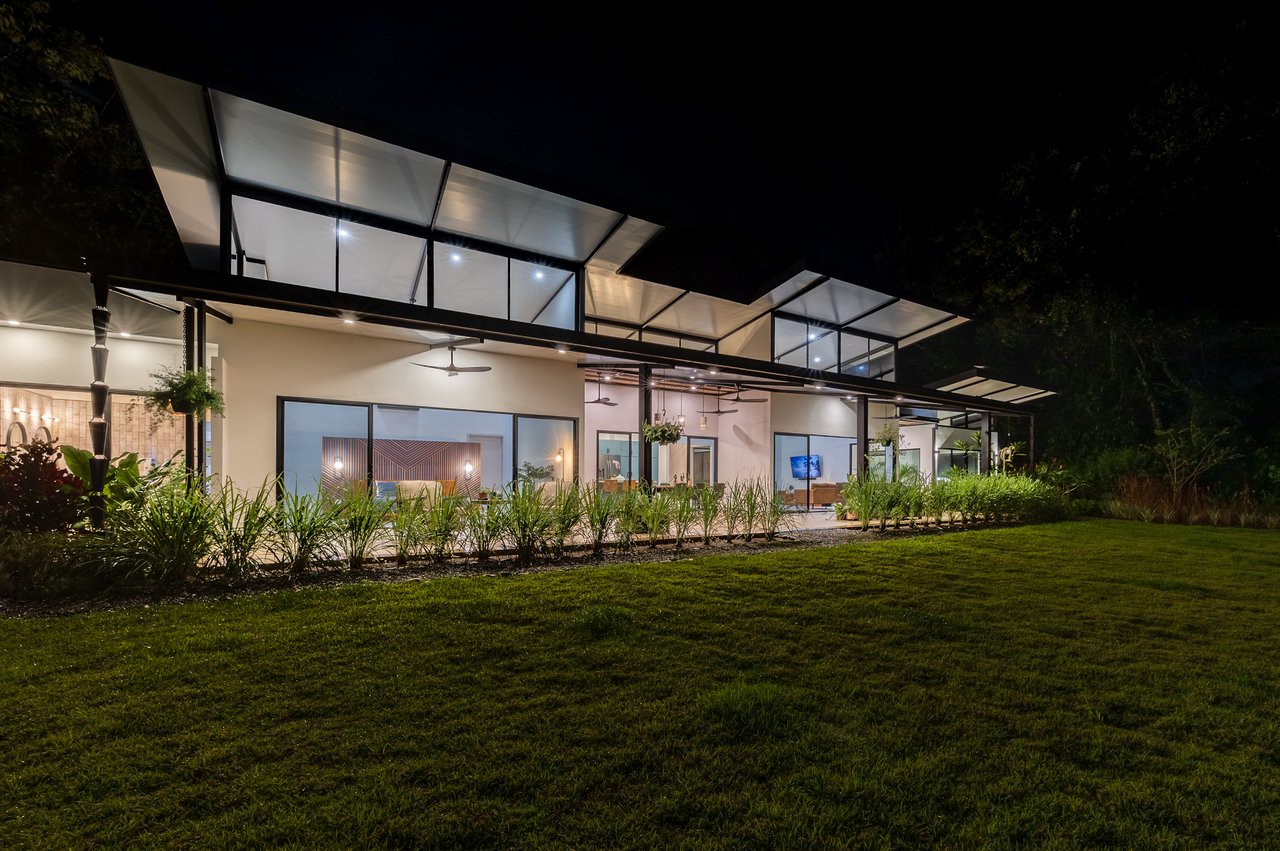 Contemporary Mountain View Villa – 5 Minutes to Playa Dominical