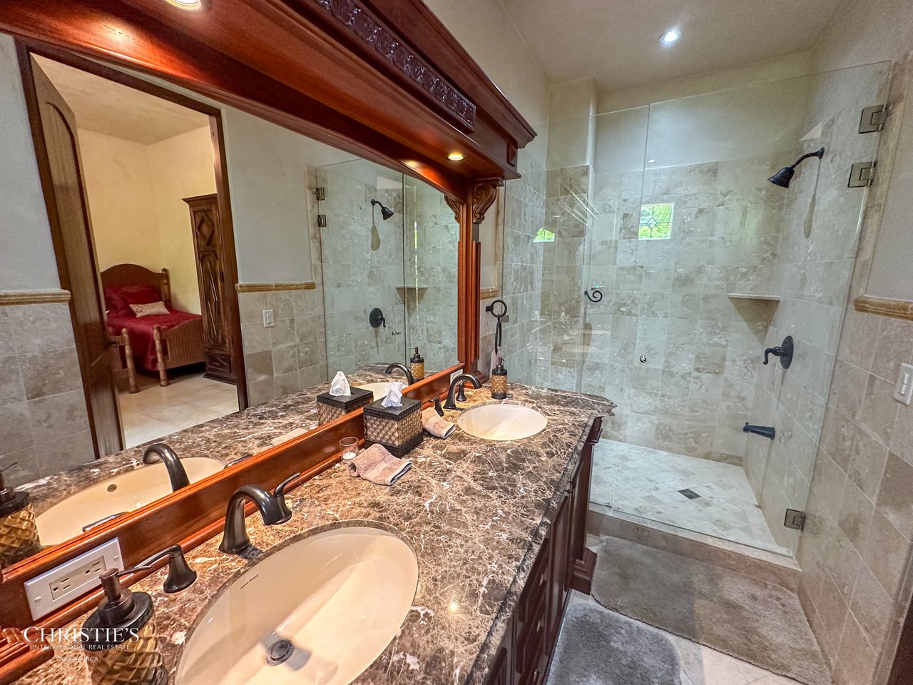Golf-Front Tuscan-Style Estate – Villa Tuscana