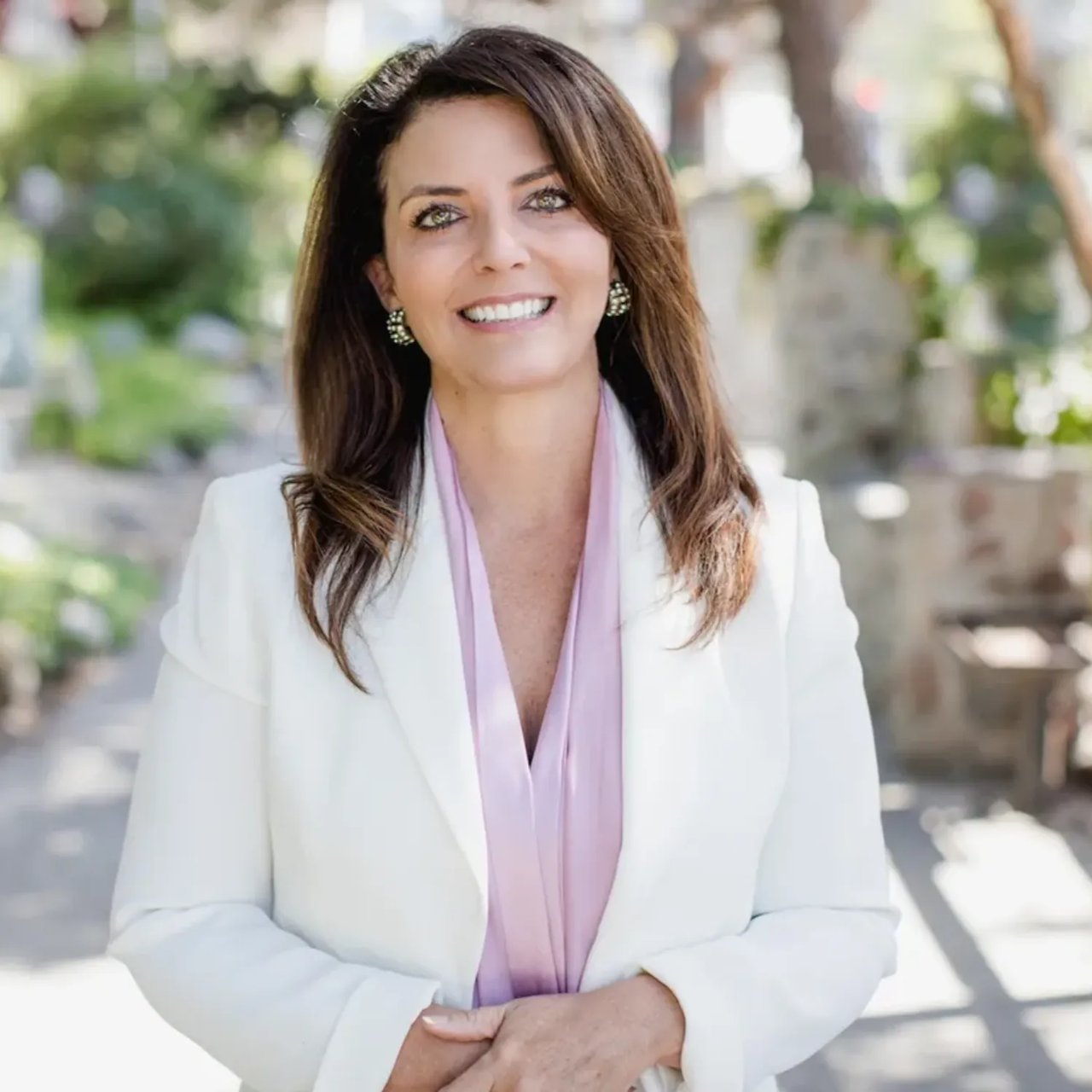 Lisa Hadzicki San Diego, CA Real Estate Agent Headshot